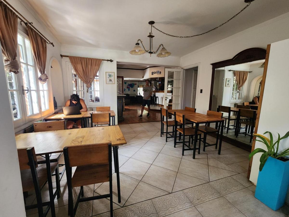 Gorilla Hostel Мендоса Екстер'єр фото