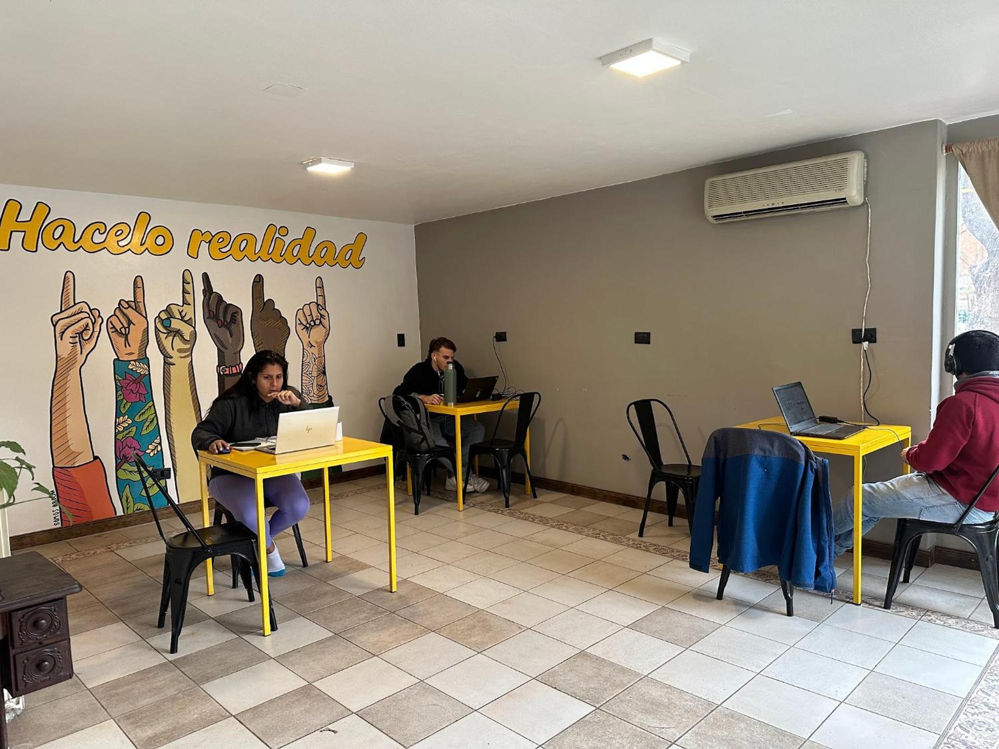 Gorilla Hostel Мендоса Екстер'єр фото