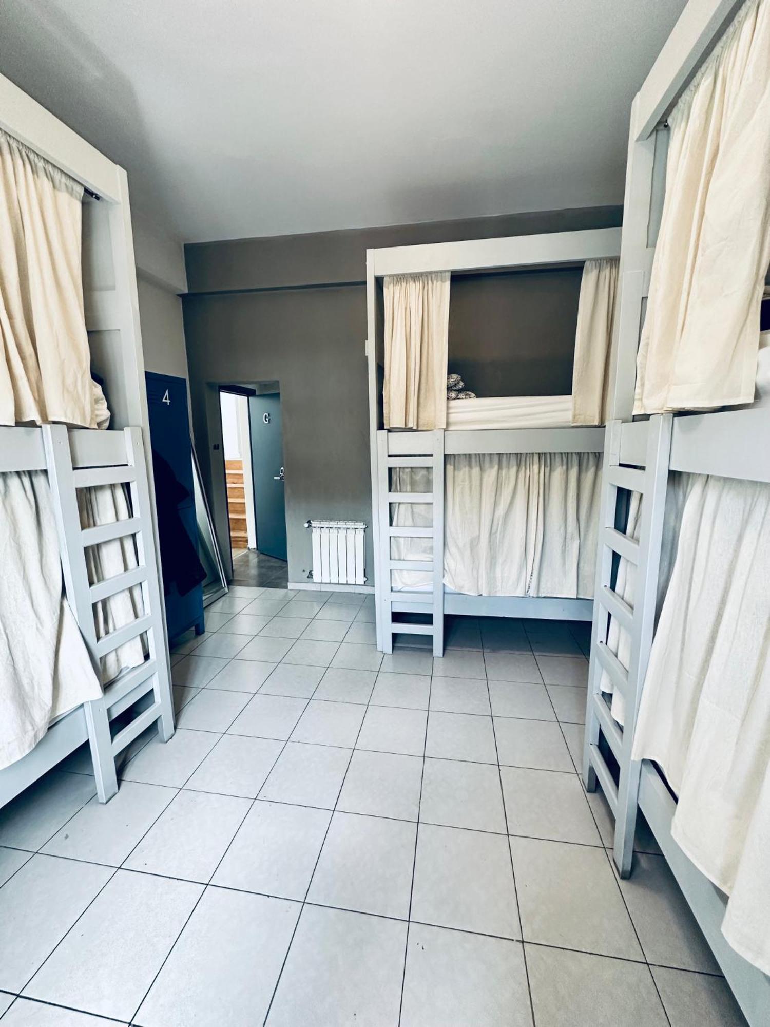 Gorilla Hostel Мендоса Номер фото