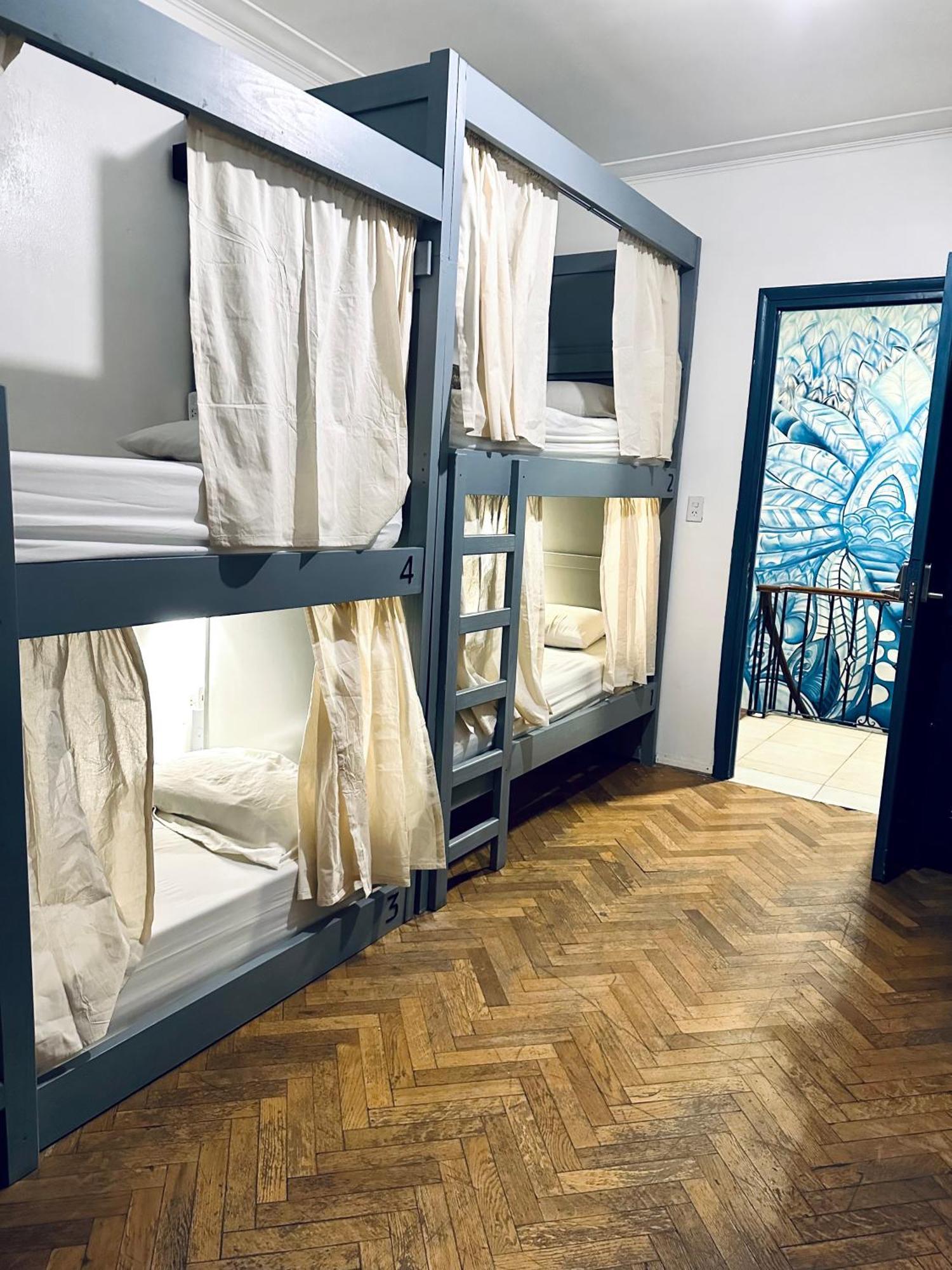 Gorilla Hostel Мендоса Екстер'єр фото