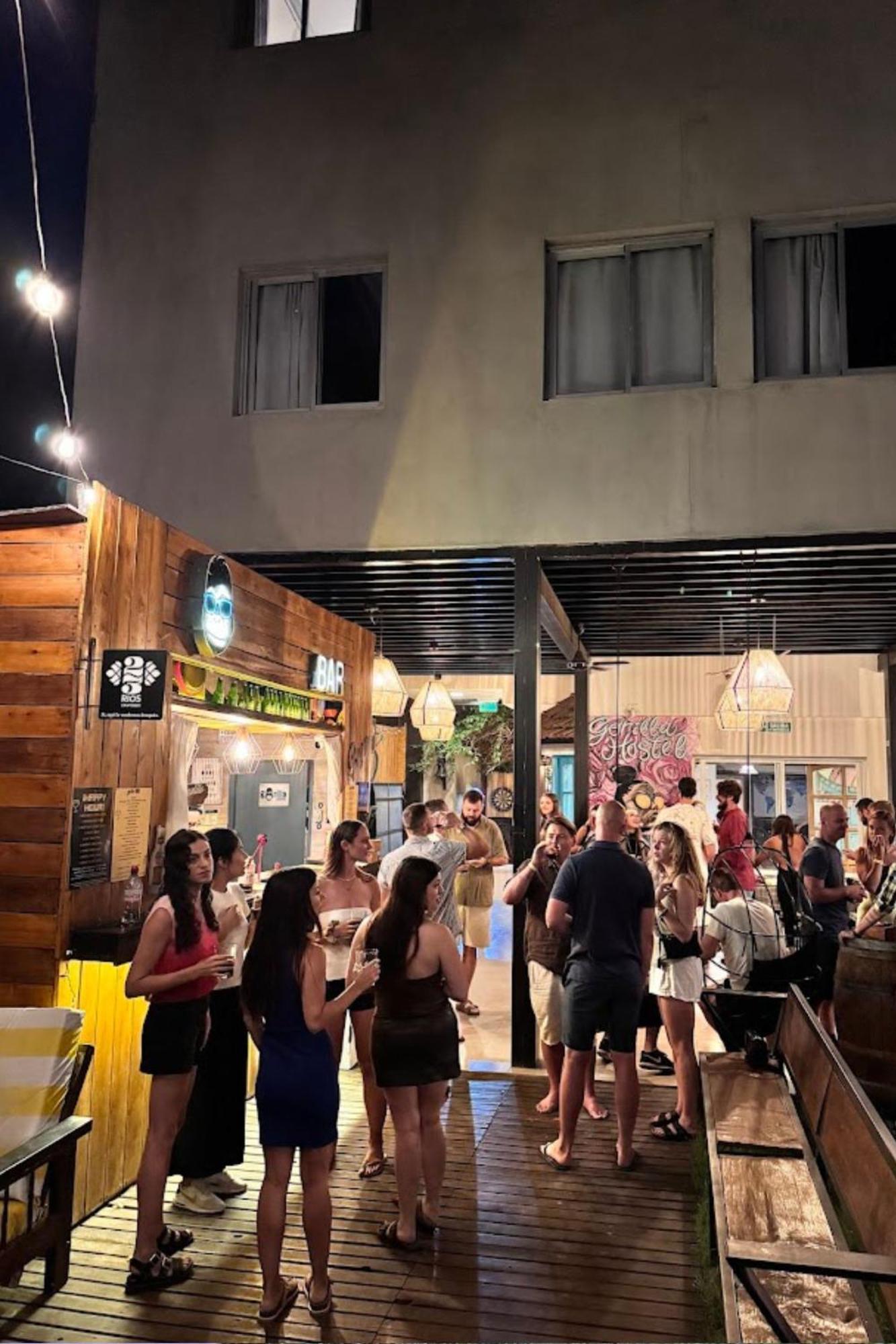Gorilla Hostel Мендоса Екстер'єр фото